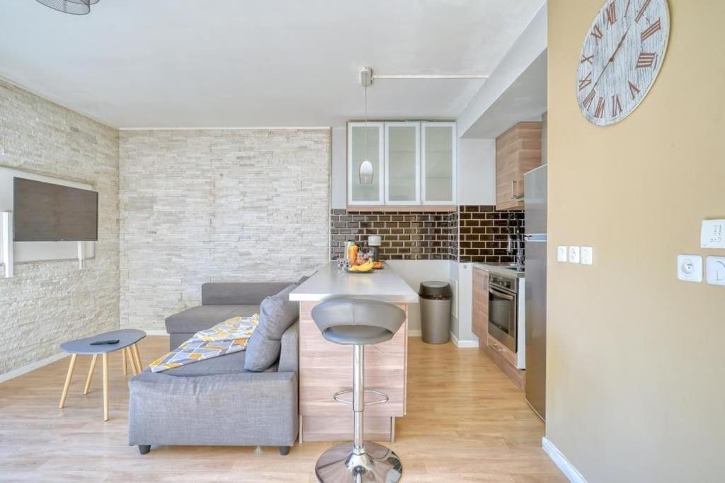 Charmant Studio Avec Terrasse Et Parking Корбей-Есон Екстериор снимка
